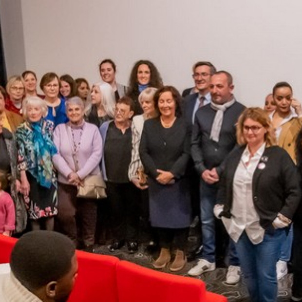 La France célèbre la journée internationale des droits des femmes le dimanche 08 mars. 